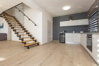 Haus 157 m², Raša - Garten mit Pool und Sonnenbereich - 10