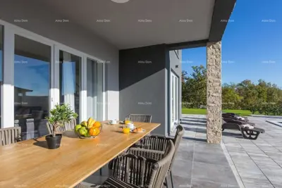 Haus 157 m², Raša - Garten mit Pool und Sonnenbereich - 2