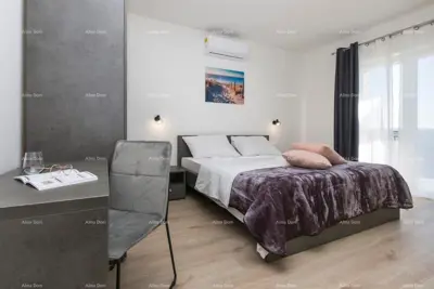 Haus 157 m², Raša - Garten mit Pool und Sonnenbereich - 13