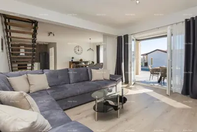 Haus 157 m², Raša - Garten mit Pool und Sonnenbereich - 8