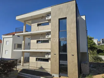 Building with 3 apartments, Rogoznica, 100 m from the sea - 3