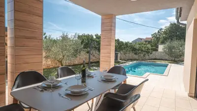Kuća 654 m², Marčana - grijani bazen i privatnost - 3
