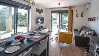 Kuća 654 m², Marčana - grijani bazen i privatnost - 8