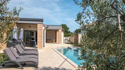 Kuća 654 m², Marčana - grijani bazen i privatnost - 4