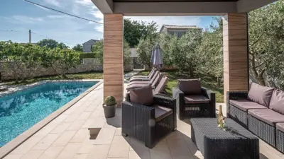 Kuća 654 m², Marčana - grijani bazen i privatnost - 5