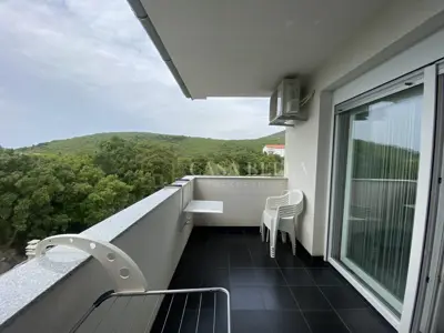 Etaža kuće 101 m², Povile - 2 stana i pogled na more