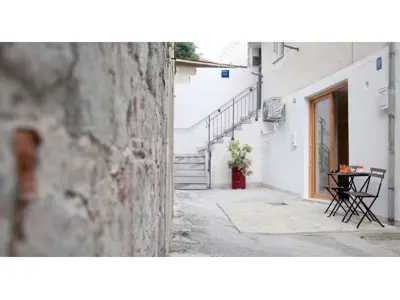 Split-Apartment im Zentrum zu verkaufen, möbliertes Studio-Apartment