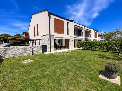 Beautiful end house with sea view in Novigrad