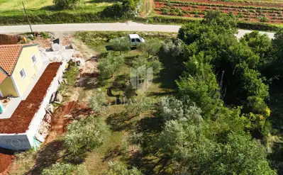 Bauland 686 m², Divšići - ruhige Lage - 2