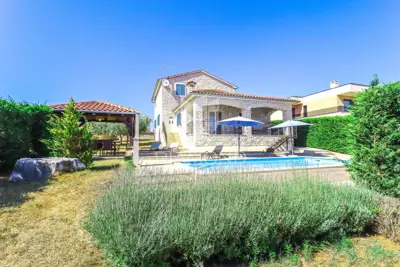 Haus zum Kauf in Poreč, 145 m² - 2