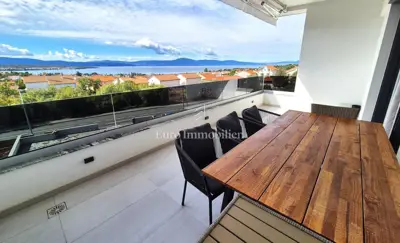 Namješteni apartman s otvorenim pogledom na more