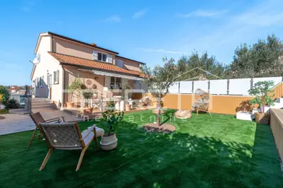 House, Kaštelir near Poreč, pool and sea view - 17