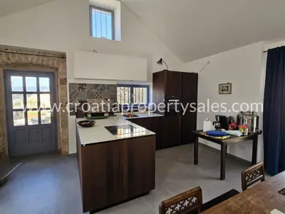 Kamena kuća 160 m², Vrisnik na Hvaru, mirno selo - 4