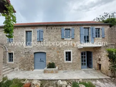 Kamena kuća 160 m², Vrisnik na Hvaru, mirno selo