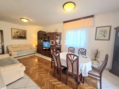 House 300 m², Rovinj - two residential units and yard - 9