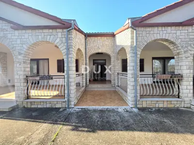 House 300 m², Rovinj - two residential units and yard - 4