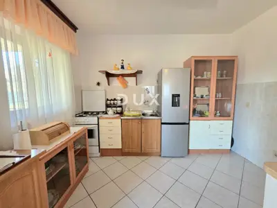House 300 m², Rovinj - two residential units and yard - 11