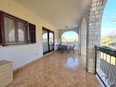 House 300 m², Rovinj - two residential units and yard - 13
