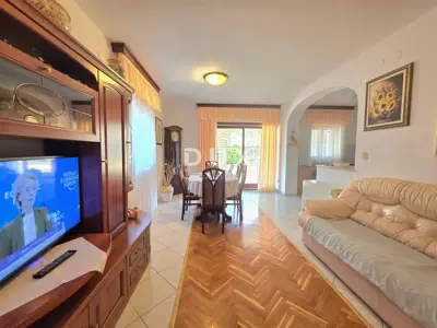House 300 m², Rovinj - two residential units and yard - 7