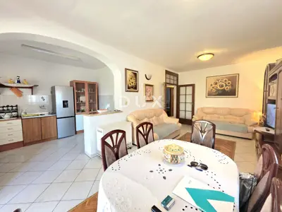 House 300 m², Rovinj - two residential units and yard - 12