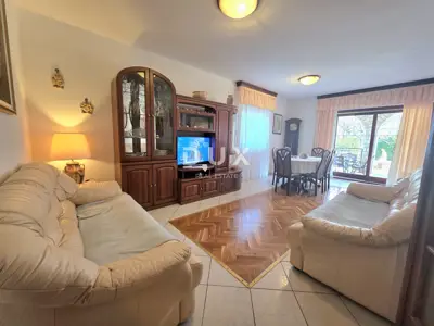 House 300 m², Rovinj - two residential units and yard - 6