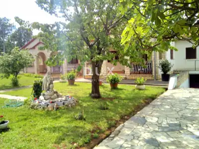House 300 m², Rovinj - two residential units and yard - 2