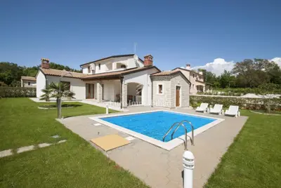 Kuća 140 m², Poreč okolica - bazen i mirno mjesto
