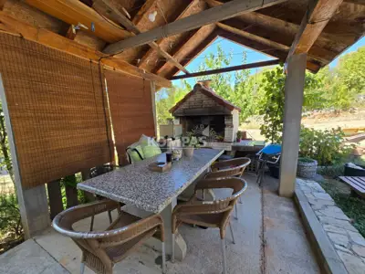 Wohnung 65 m², Kras - Garten 120 m² und Terrasse