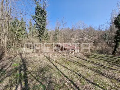 Grundstück 711 m², Šestine - grüne Lage am Wald und Bach - 3