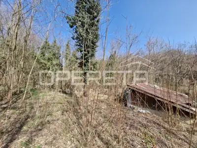 Grundstück 711 m², Šestine - grüne Lage am Wald und Bach - 4