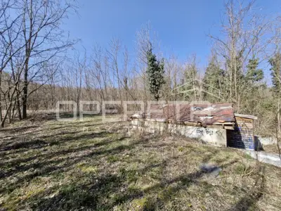 Grundstück 711 m², Šestine - grüne Lage am Wald und Bach - 5