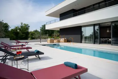 Vila 300 m², Grožnjan - bazen i panoramski pogled - 2