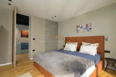 Vila 300 m², Grožnjan - bazen i panoramski pogled - 21