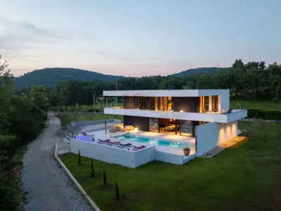 Vila 300 m², Grožnjan - bazen i panoramski pogled - 7