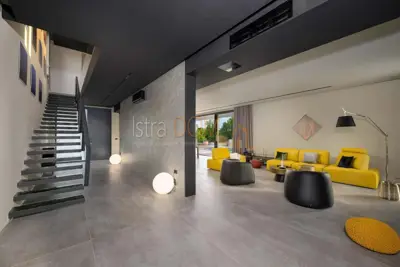 Vila 300 m², Grožnjan - bazen i panoramski pogled - 18