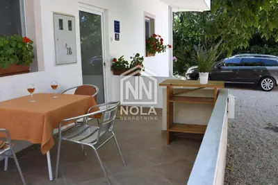Kuca sa tri apartmana u mirnom okruženju - 14