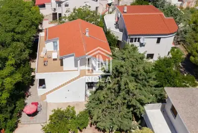 Kuca sa tri apartmana u mirnom okruženju - 2