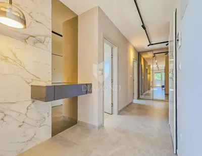 Stan 138 m², Velika Gorica - 4 sobe i 2 loggie - 9