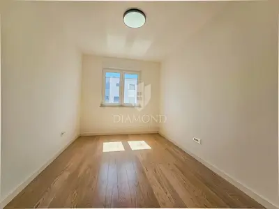 Stan 138 m², Velika Gorica - 4 sobe i 2 loggie - 19