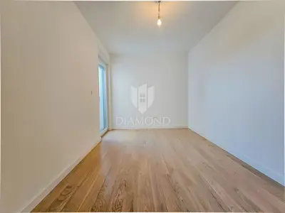 Stan 138 m², Velika Gorica - 4 sobe i 2 loggie - 7