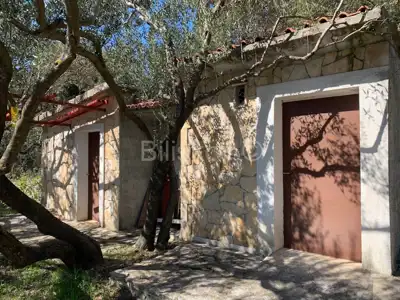 Kastel Luksic, detached house and approx. 3.000 m² of land - 14