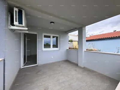 Wohnung in Pula, Zentrum, 205 m² Garten und Terrasse