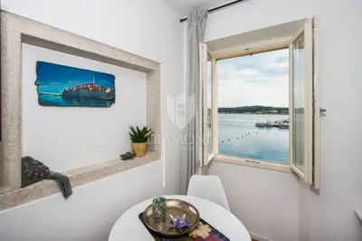 Rovinj, tri atraktivna apartmana u prvom redu do mora - 19