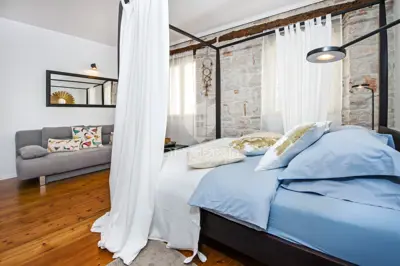 Rovinj, tri atraktivna apartmana u prvom redu do mora - 18