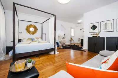 Rovinj, tri atraktivna apartmana u prvom redu do mora - 14