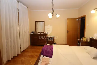 Pula, house with commercial space and two apartments! - 10