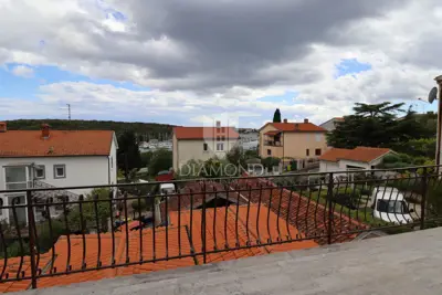Pula, house with commercial space and two apartments!