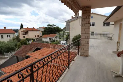 Pula, house with commercial space and two apartments! - 3