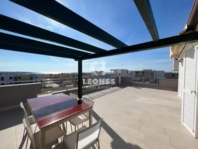 Penthouse 178 m², Novigrad - pogled na more i mirna lokacija - 2