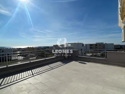 Penthouse 178 m², Novigrad - pogled na more i mirna lokacija